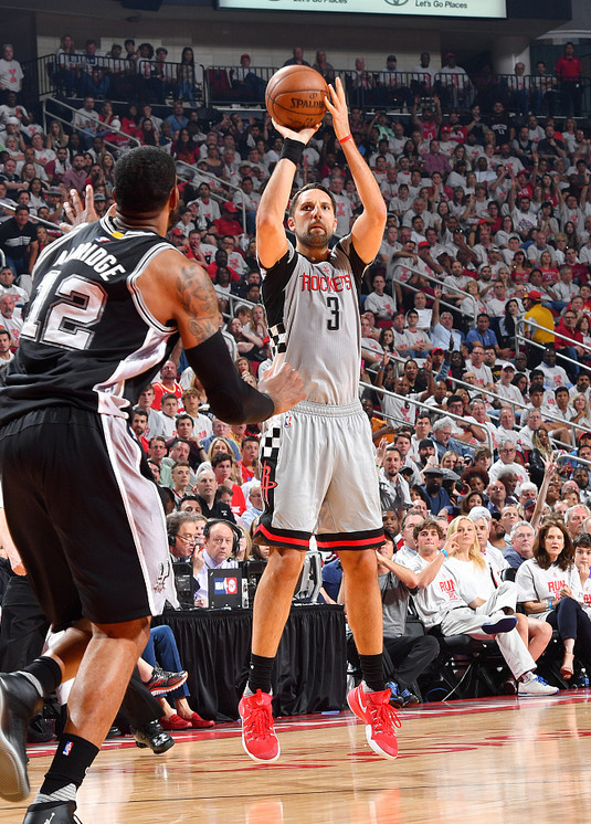 中国米兰体育-包含猛龙绝地反击塞尔维亚男篮,麦科勒姆爆发神勇的词条