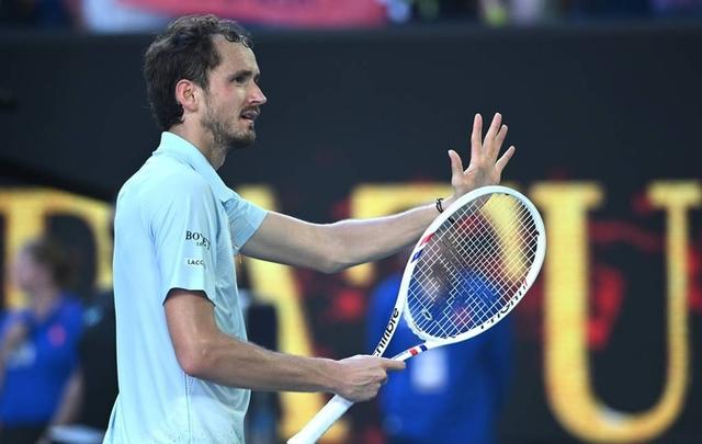 英国网球队横扫美国网球队，瓦林卡制霸全场的简单介绍