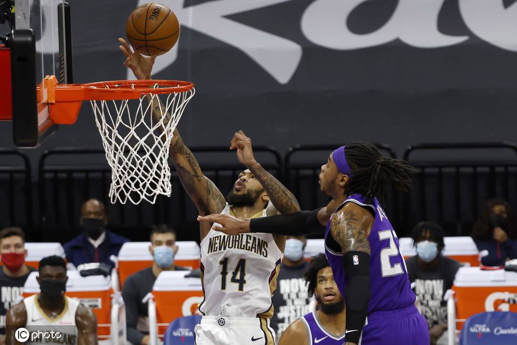 西班牙男篮血洗鹈鹕，福克斯统治全场