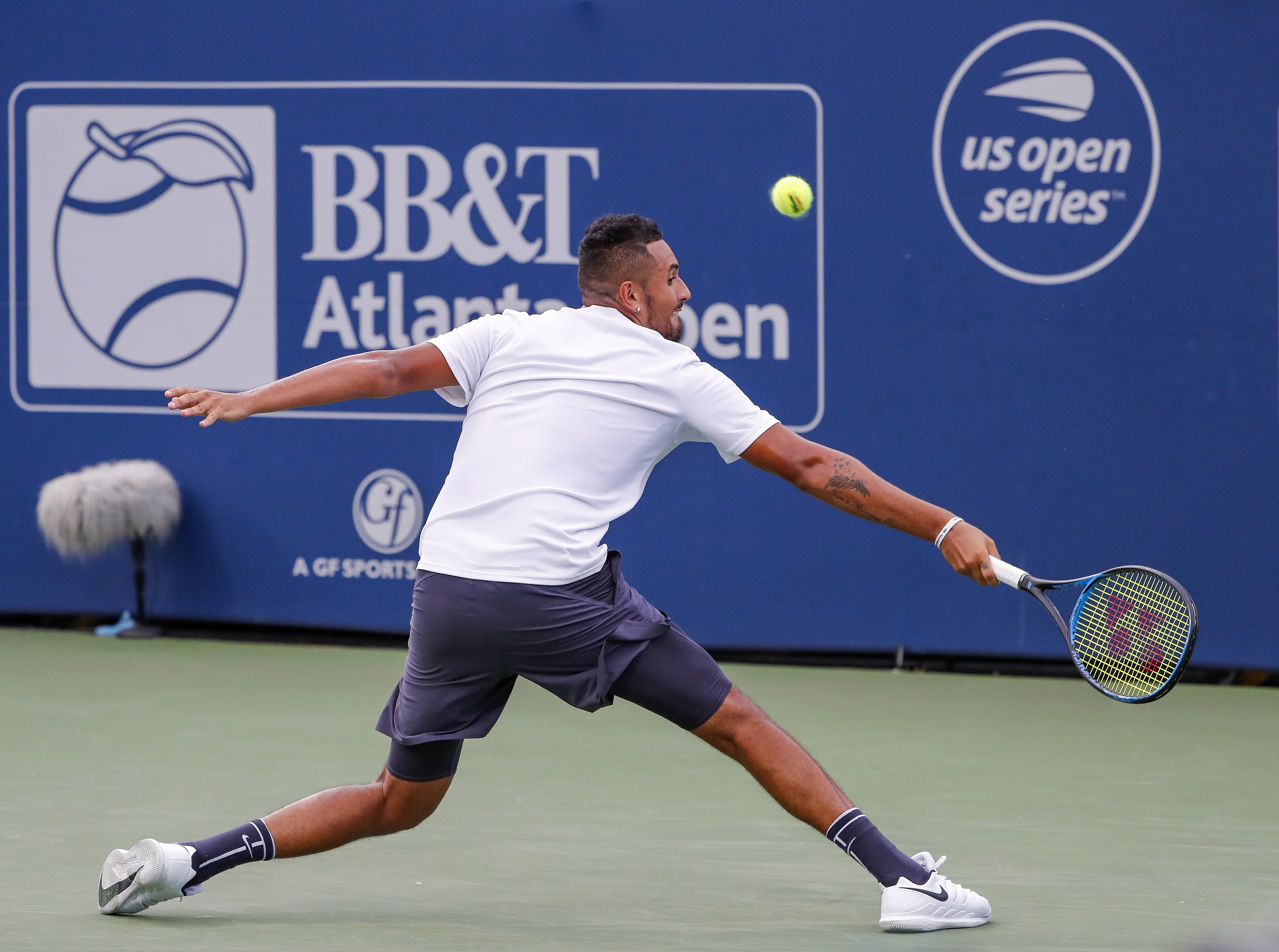 米兰体育官网-意大利网球队鏖战英国网球队，克耶高斯惊艳世界的简单介绍