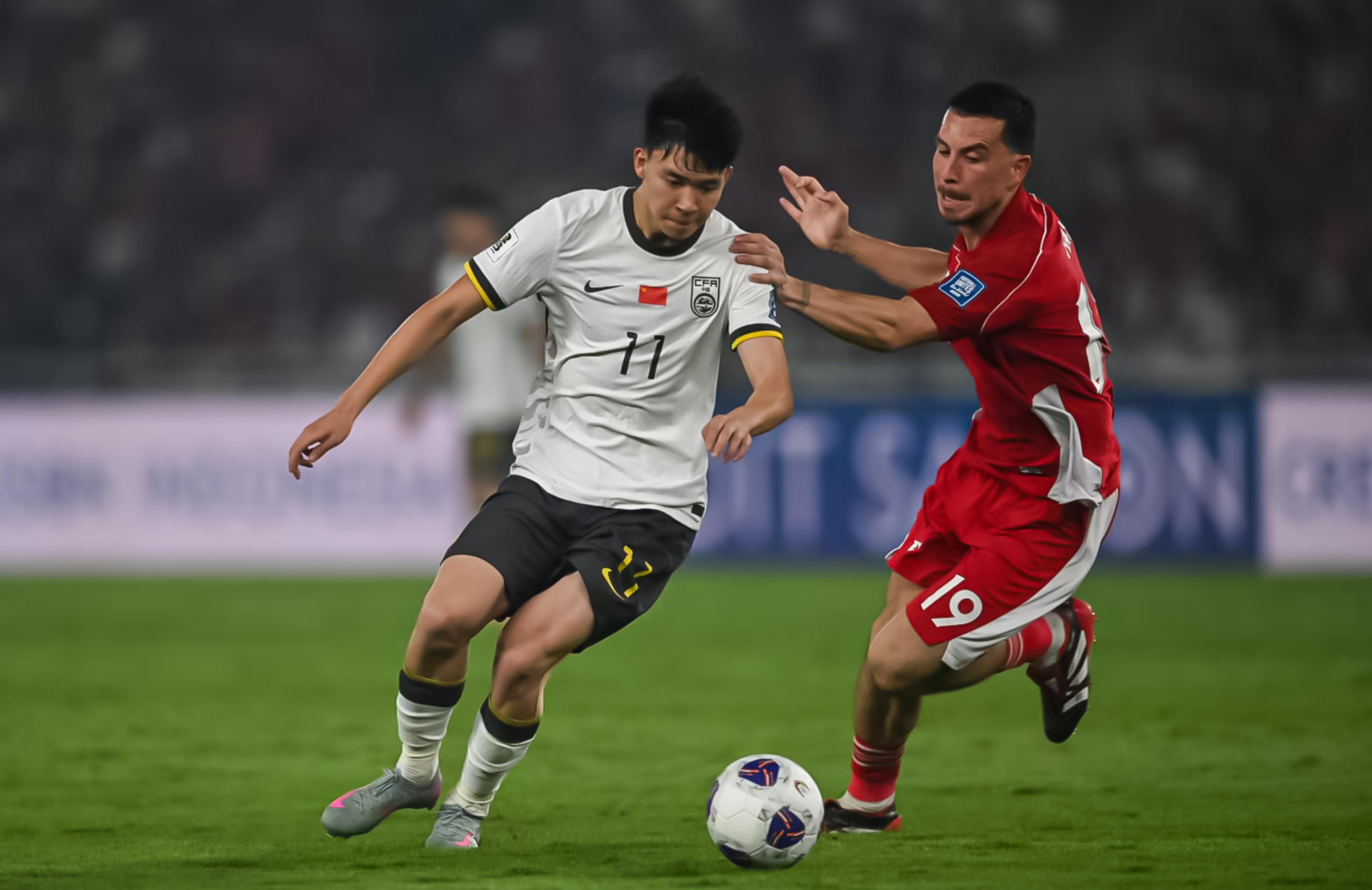 包含国内足球运动员壮举引领比赛节奏的词条