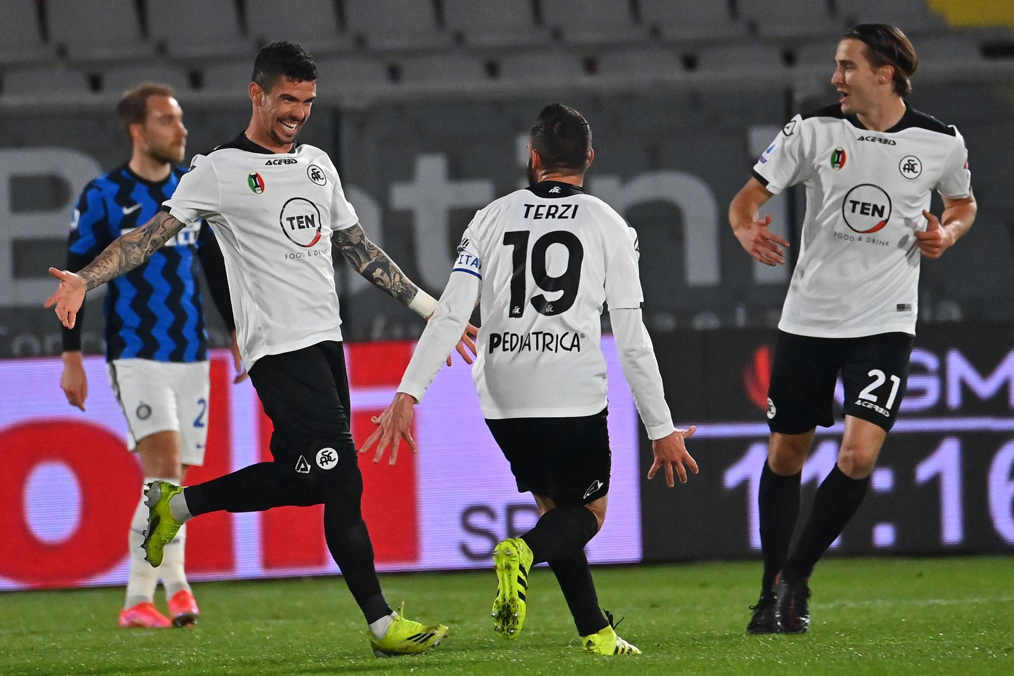 斯佩齐亚队员全力以赴，取得战胜