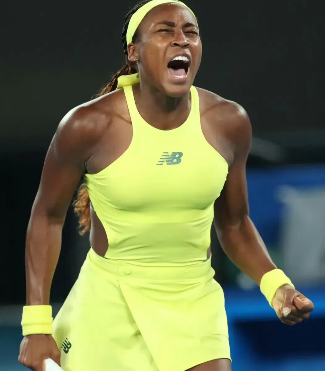 意大利女子游泳运动员高领金牌,勇夺一哥的简单介绍 意大利女子游泳运动员高领金牌,勇夺一哥的简单介绍