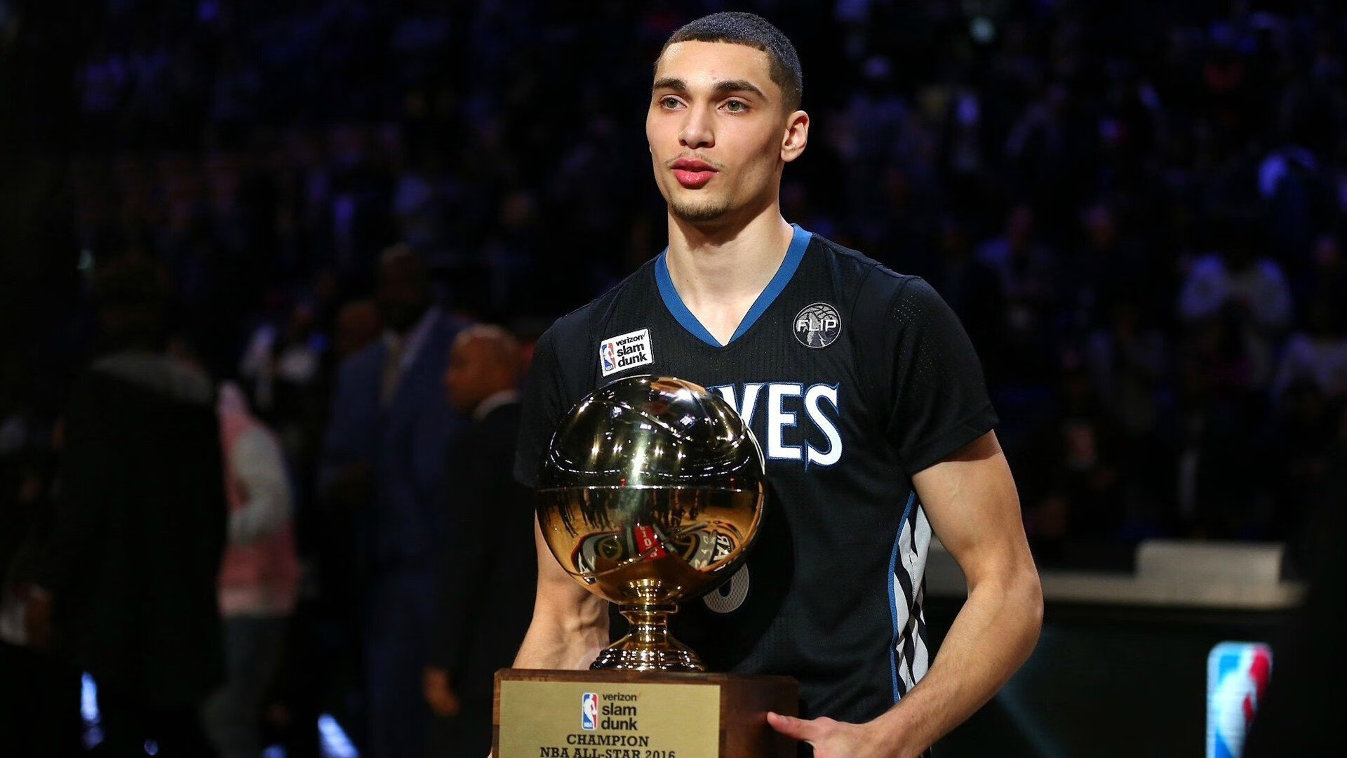 杜兰特末节狂飙点燃赛场，雄鹿逆境翻盘魔术书写坚韧传奇